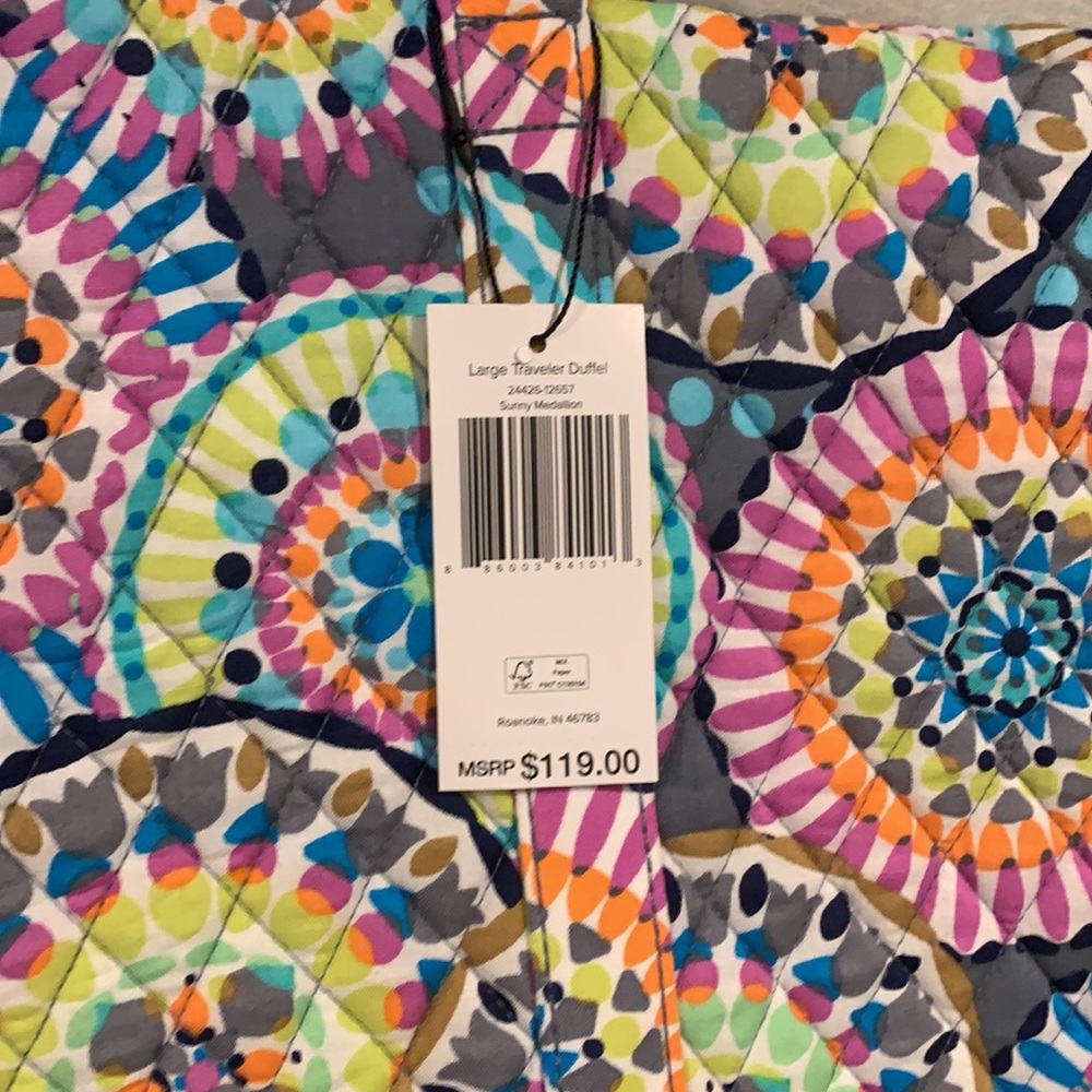 NWT Vera Bradley large travel duffel sunny medallion - Picture 2 of 9